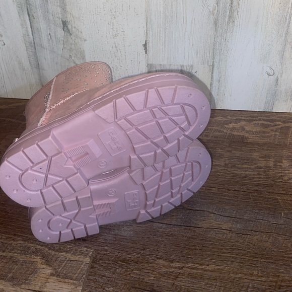 NWT Bebe girls glitter and rhinestone slip on cozy boots. Size 12 - Picture 6 of 10
